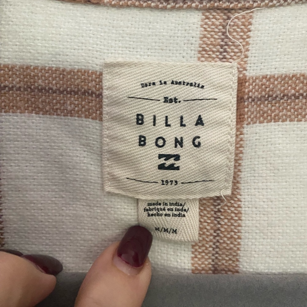 Billabong Button Down Size M - image 2